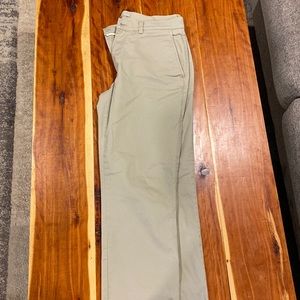 Duckhead men’s gold school chino. Khaki colored 32x30.